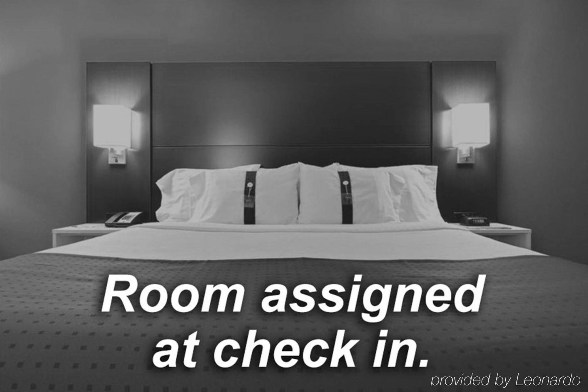 Holiday Inn Express & Suites Brownfield Extérieur photo