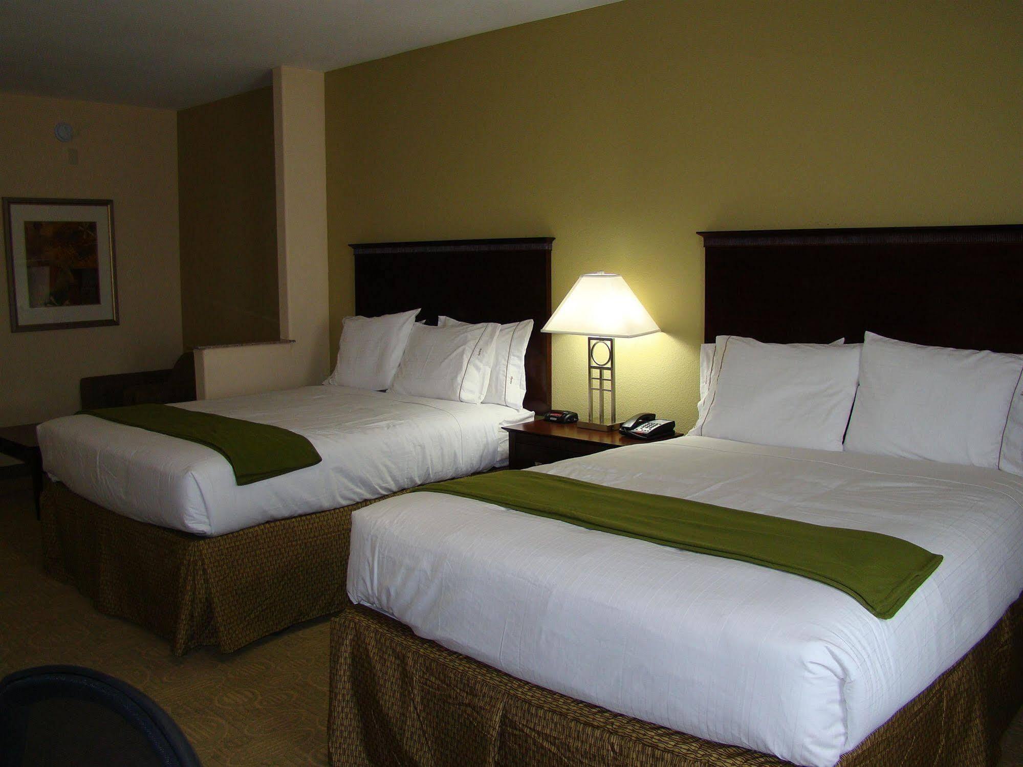 Holiday Inn Express & Suites Brownfield Extérieur photo